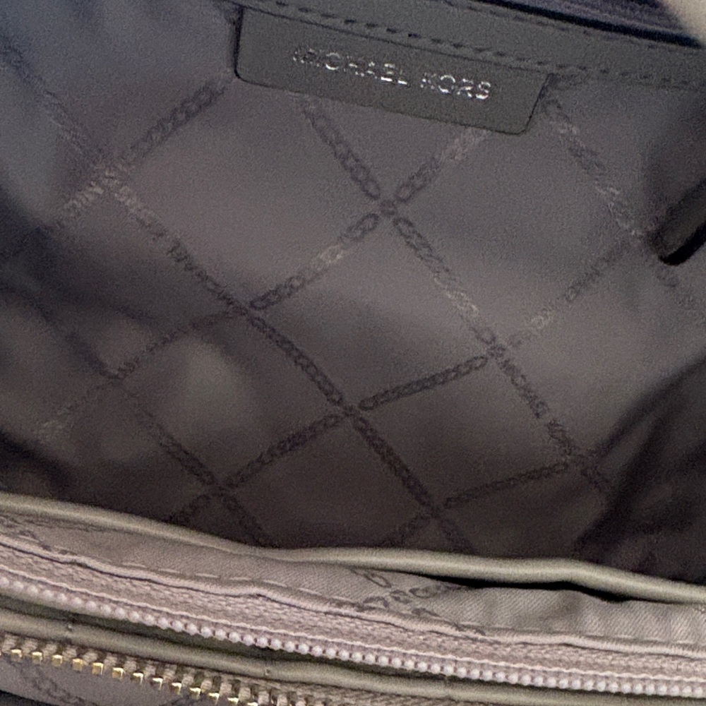 Michael Kors Silver Quilted Crossbody Bag - Picture 5 of 10